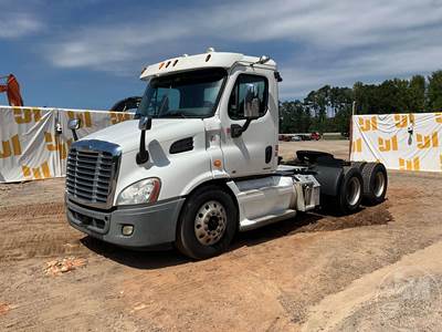 Freightliner Cascadia Day Cab Truck