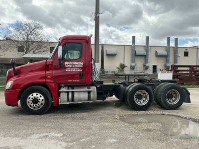 Freightliner Cascadia Day Cab Truck