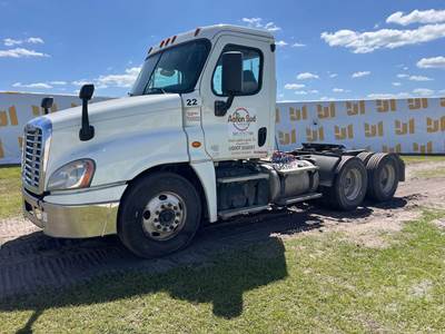 Freightliner Cascadia Day Cab Truck