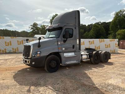 Freightliner Cascadia Day Cab Truck