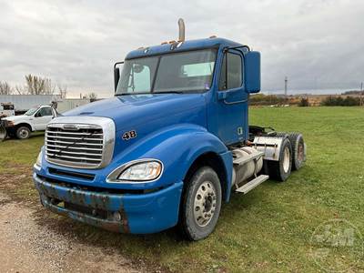 Freightliner Columbia Day Cab Truck
