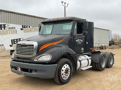 Freightliner Columbia Day Cab Truck