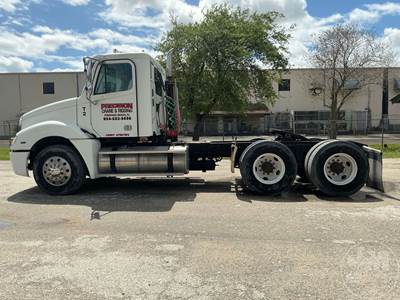 Freightliner Columbia Day Cab Truck