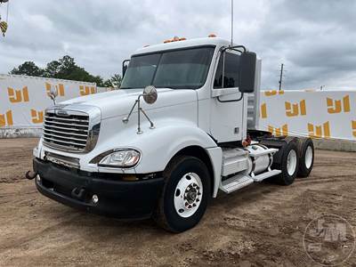 Freightliner Columbia Day Cab Truck
