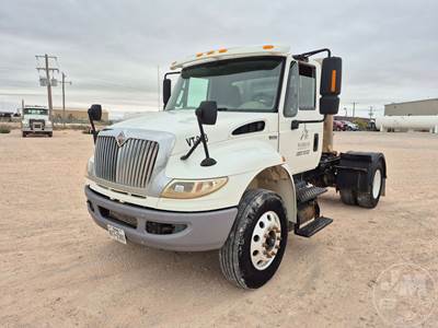 International 4400 Day Cab Truck