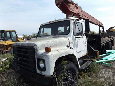 International 724 Day Cab Truck