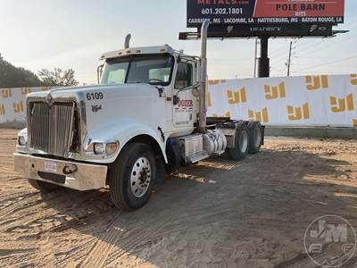 International 9900i Day Cab Truck