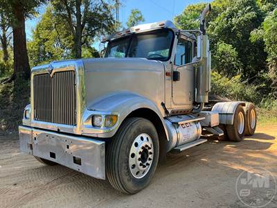 International 9900i Day Cab Truck
