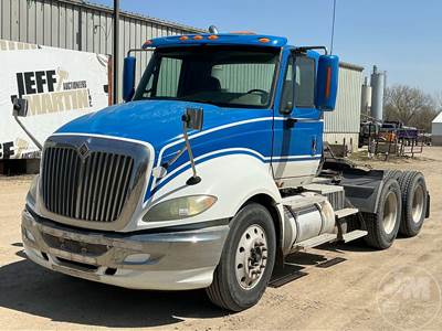 International LF627 Day Cab Truck