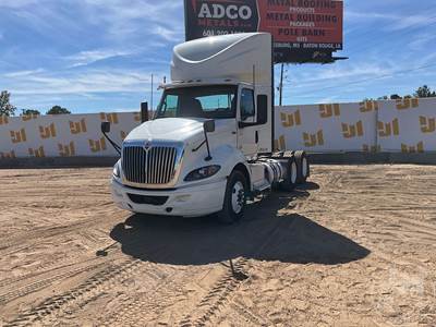 International RH613 Day Cab Truck