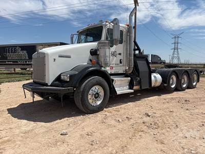 Kenworth T8 Day Cab Truck
