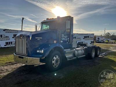 Kenworth T800 Day Cab Truck