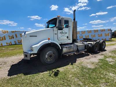 Kenworth T800 Day Cab Truck