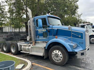 Kenworth T800 Day Cab Truck