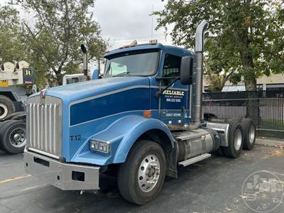 Kenworth T800 Day Cab Truck