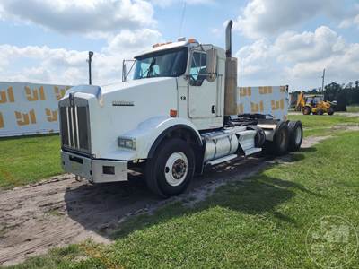 Kenworth T800 Day Cab Truck