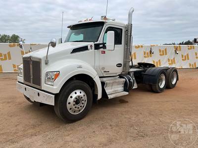 Kenworth T880 Day Cab Truck