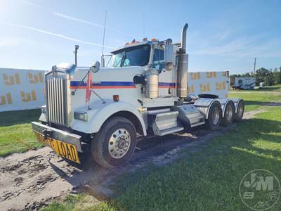 Kenworth W900L Day Cab Truck