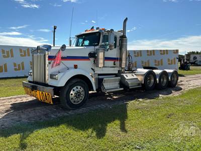Kenworth W900L Day Cab Truck