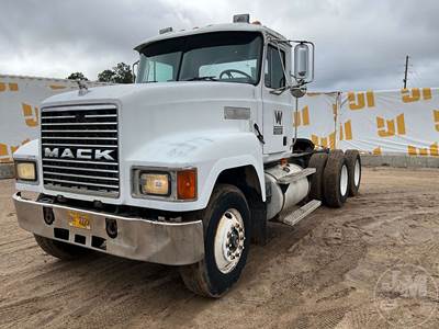 Mack CH613 Day Cab Truck