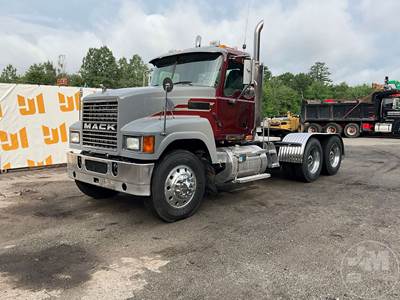 Mack CHN Day Cab Truck