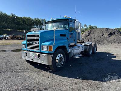 Mack CHN Day Cab Truck