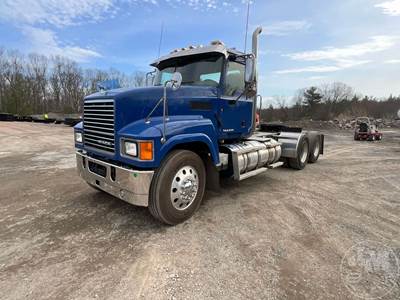 Mack CHU (PINNACLE) Day Cab Truck