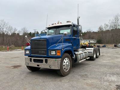 Mack CHU (PINNACLE) Day Cab Truck