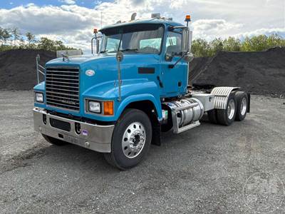 Mack CHU (PINNACLE) Day Cab Truck