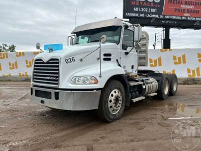 Mack CXU (PINNACLE) Day Cab Truck