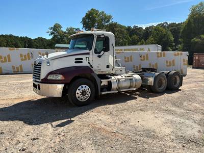 Mack CXU (PINNACLE) Day Cab Truck