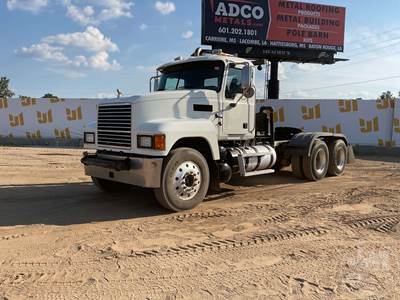 Mack Pinnacle CHU613 Day Cab Truck