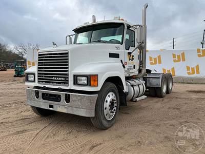 Mack Pinnacle CHU613 Day Cab Truck