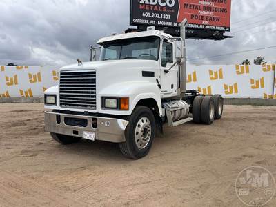 Mack Pinnacle CHU613 Day Cab Truck