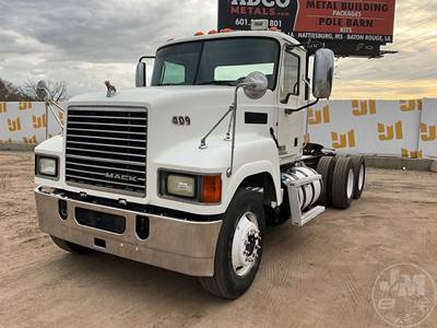 Mack Pinnacle CHU613 Day Cab Truck