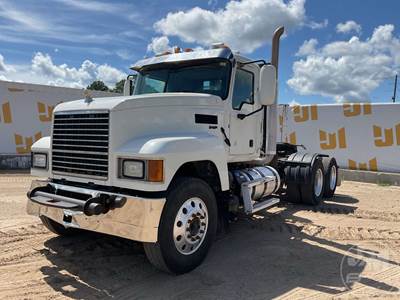 Mack Pinnacle CHU613 Day Cab Truck