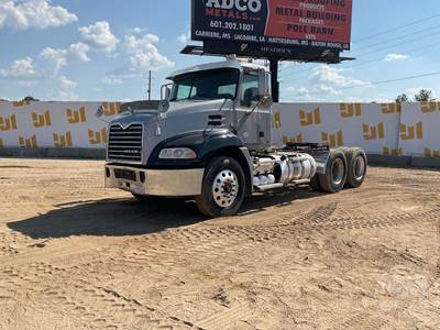 Mack Pinnacle CXU613 Day Cab Truck