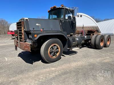 Mack RD Day Cab Truck