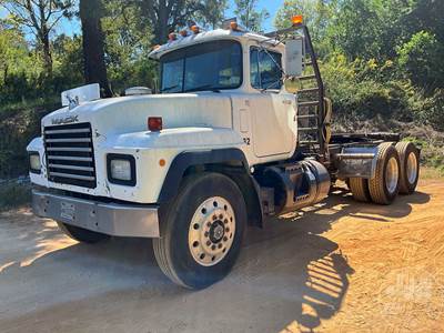 Mack RD688S Day Cab Truck