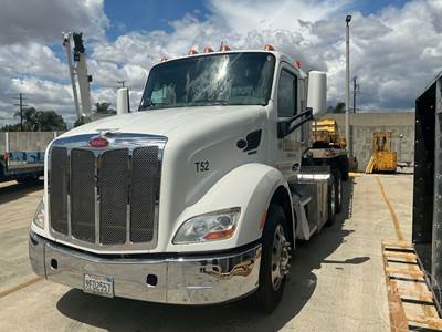 Peterbilt 579 Day Cab Truck