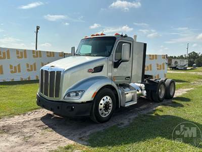 Peterbilt 579 Day Cab Truck