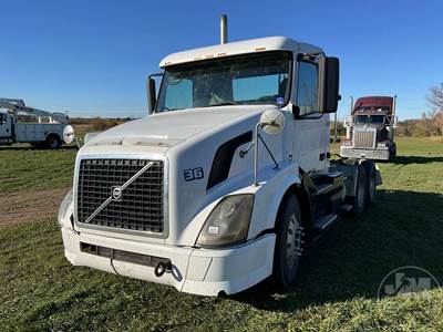 Volvo VNL Day Cab Truck