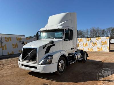 Volvo VNL Day Cab Truck