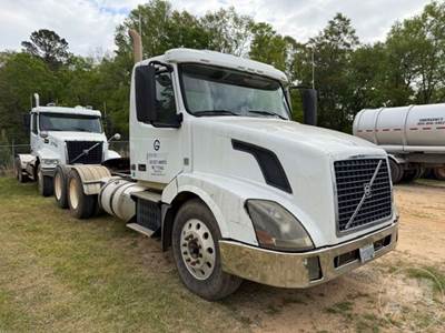 Volvo VNL Day Cab Truck