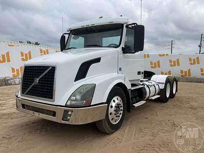 Volvo VNL Day Cab Truck