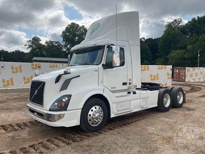 Volvo VNL Day Cab Truck