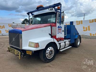 Volvo WCA Day Cab Truck