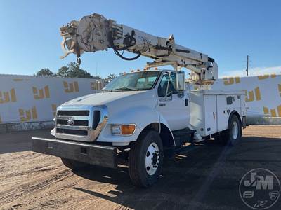 Ford F-750 Truck-Mounted Digger Derrick