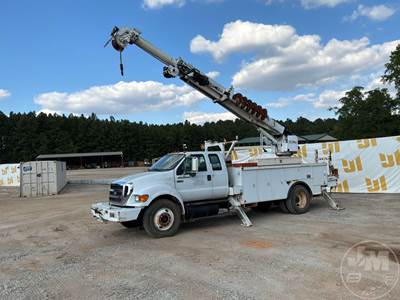 Ford F-750 Tracked Digger Derrick