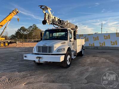 Freightliner M2 106 Tracked Digger Derrick